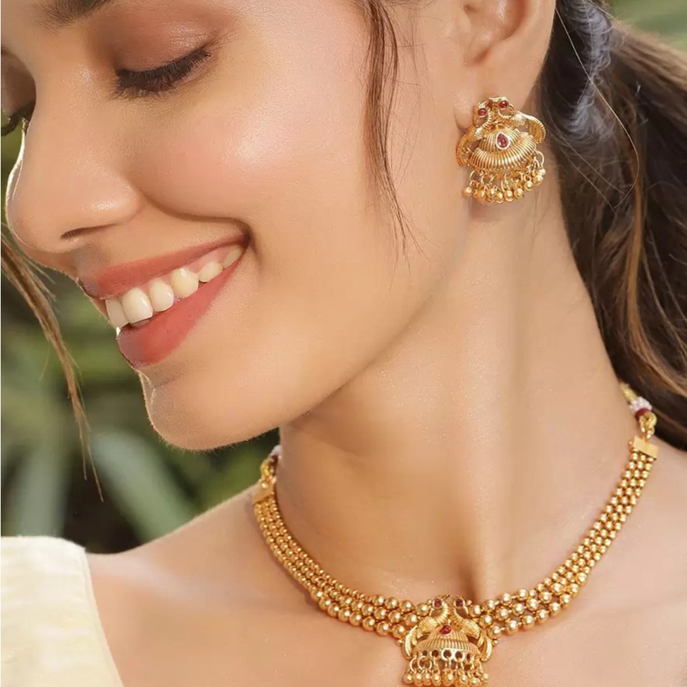 Elegant Gold Necklace and Earring Set